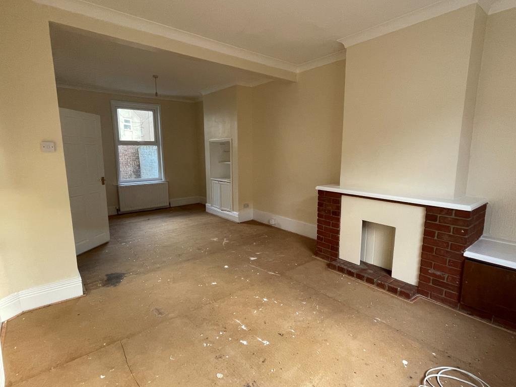 Lot: 68 - MID-TERRACE HOUSE FOR IMPROVEMENT AND REPAIR - Freshly painted living room with no carpet
